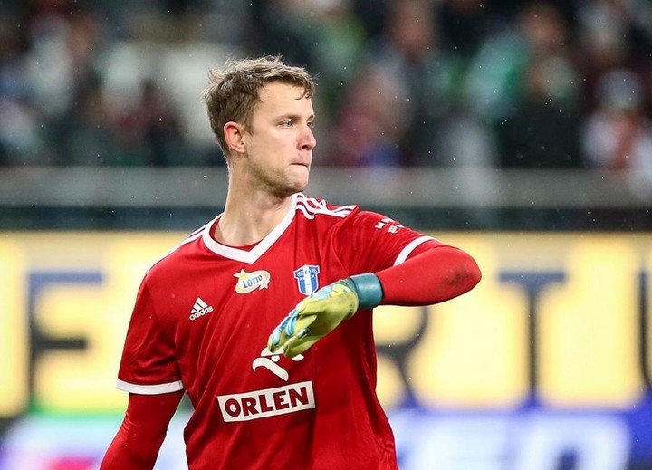 Kuriózna žltá karta z Poľska. Brankár potrestaný za zvedavosť